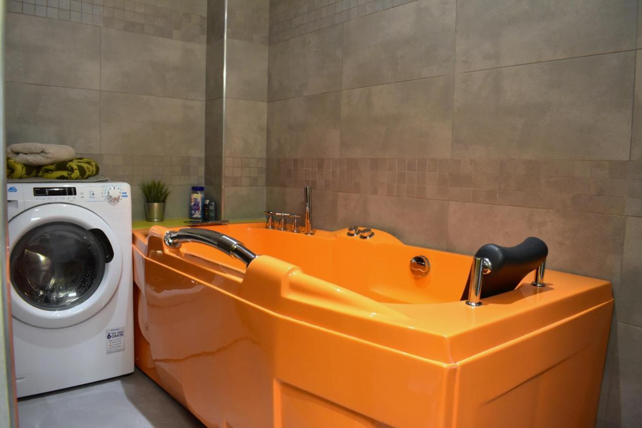 New Central Rooftop With Private Wellness, Sauna & Whirlpool Bath Praha Bagian luar foto